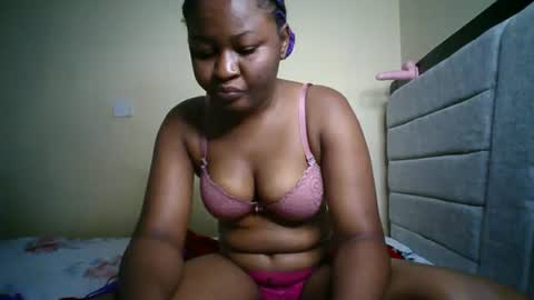Snapshot of naughtybrownny chatting on June 20, 9:56 am MUMU online show from June 20, 9:56 am
