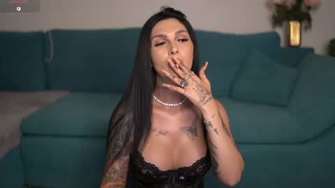 Snapshot of naughtycleo chatting on July 16, 3:23 am cleo online show from July 16, 3:23 am