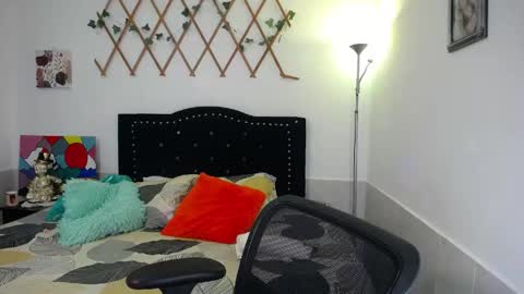 Snapshot of naughtygirl_mmm chatting on April 23, 8:11 pm Valeria online show from April 23, 8:11 pm