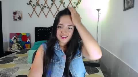 Snapshot of naughtygirl_mmm chatting on April 29, 9:21 pm Valeria online show from April 29, 9:21 pm
