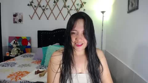 Snapshot of naughtygirl_mmm chatting on May 5, 3:25 am Valeria online show from May 5, 3:25 am