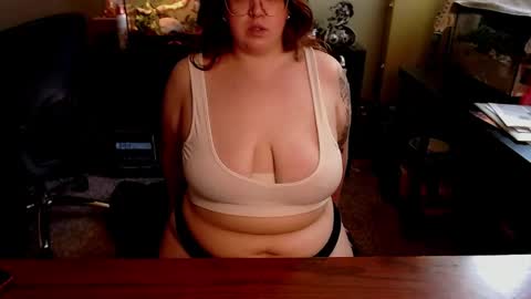 Snapshot of naughtygoddessk chatting on May 14, 5:53 pm Naughty Goddess online show from May 14, 5:53 pm