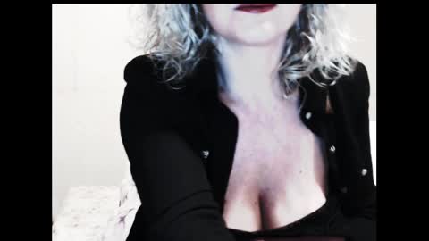 Snapshot of naughtyjenniferxx chatting on February 22, 4:29 am Jenny online show from February 22, 4:29 am
