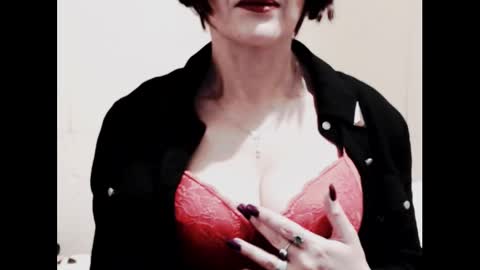 Snapshot of naughtyjenniferxx chatting on November 23, 12:21 am Jenny online show from November 23, 12:21 am