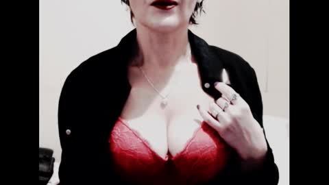 Snapshot of naughtyjenniferxx chatting on December 16, 3:00 am Jenny online show from December 16, 3:00 am