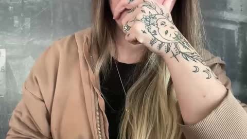 naughtylilkittten online show from February 25, 5:55 pm