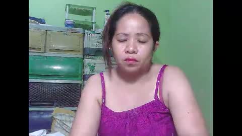 Snapshot of naughtymom26 chatting on April 24, 10:12 pm naughtymom26 online show from April 24, 10:12 pm