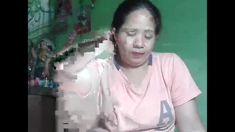 Snapshot of naughtymom26 chatting on May 6, 2:19 am naughtymom26 online show from May 6, 2:19 am