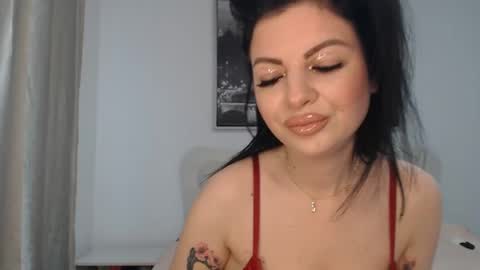 Snapshot of naughtymom666 chatting on December 6, 9:54 am NaughtyMom online show from December 6, 9:54 am