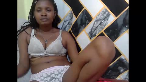 naughtyqueen online show from April 17, 8:06 am