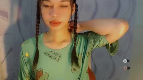 Snapshot of naughtysunshinepinay chatting on April 23, 1:29 am Celine online show from April 23, 1:29 am