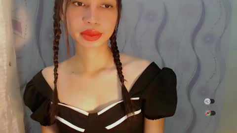 Snapshot of naughtysunshinepinay chatting on April 29, 1:32 am Celine online show from April 29, 1:32 am