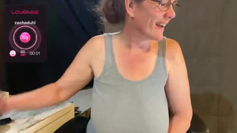 Snapshot of naughtywifenxtdoor chatting on October 5, 1:53 pm Naughty Wife Next Dor online show from October 5, 1:53 pm