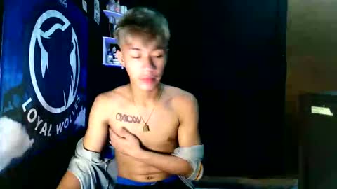 Snapshot of naugthyboyloy chatting on November 8, 8:36 am Loy online show from November 8, 8:36 am