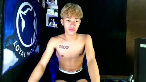 Snapshot of naugthyboyloy chatting on November 23, 9:09 am Loy online show from November 23, 9:09 am