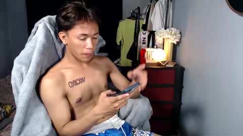 Snapshot of naugthyboyloy chatting on January 6, 5:49 pm Loy online show from January 6, 5:49 pm