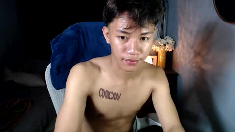 Snapshot of naugthyboyloy chatting on January 11, 7:19 pm Loy online show from January 11, 7:19 pm