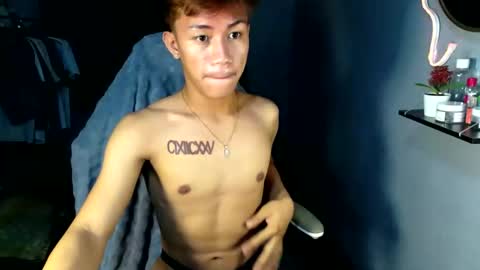 Snapshot of naugthyboyloy chatting on June 1, 5:58 pm Loy online show from June 1, 5:58 pm