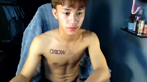 Snapshot of naugthyboyloy chatting on June 7, 2:43 pm Loy online show from June 7, 2:43 pm