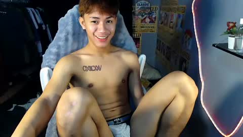 Snapshot of naugthyboyloy chatting on June 18, 6:01 pm Loy online show from June 18, 6:01 pm