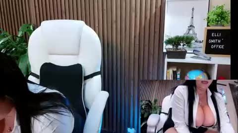 Snapshot of naugthyelli chatting on June 13, 8:12 am online show from June 13, 8:12 am