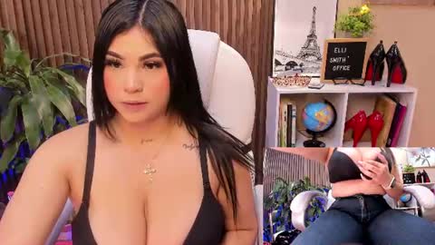 Snapshot of naugthyelli chatting on July 7, 5:28 pm online show from July 7, 5:28 pm