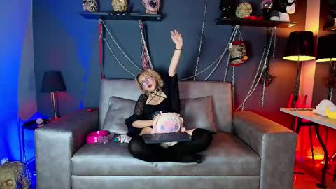 Navier  online show from November 20, 9:25 pm