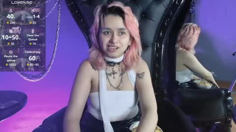 Snapshot of navier__ chatting on May 10, 2:39 am Navier online show from May 10, 2:39 am