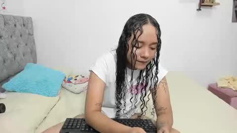 nay_and_aleja online show from December 15, 2:05 am