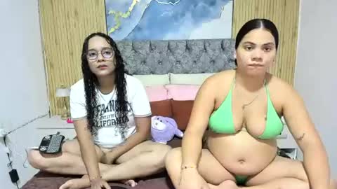 Snapshot of nay_and_aleja chatting on July 24, 2:31 am nay_and_aleja online show from July 24, 2:31 am