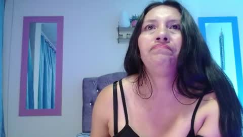 Snapshot of naya_10 chatting on July 24, 12:41 am naya_10 online show from July 24, 12:41 am