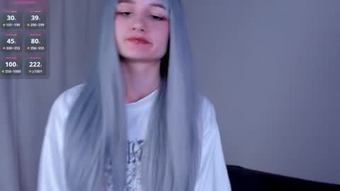 Kira online show from April 5, 7:00 pm