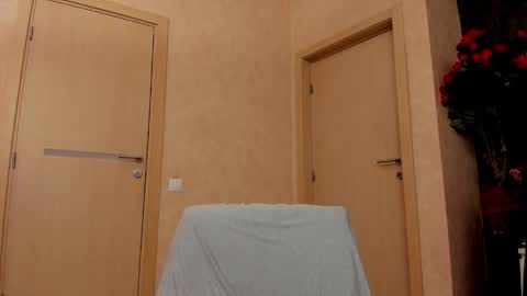 Eliza online show from April 19, 6:07 pm