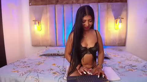 Snapshot of nayara_mystique chatting on August 6, 3:25 pm NAYARA online show from August 6, 3:25 pm
