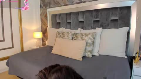 Snapshot of naylagrey chatting on September 23, 12:08 pm online show from September 23, 12:08 pm