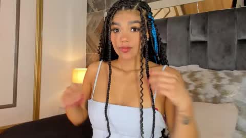 Snapshot of naylagrey chatting on October 10, 11:31 am online show from October 10, 11:31 am