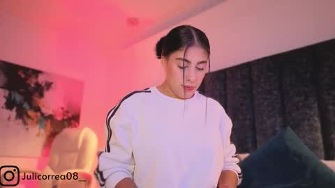 Juli  online show from February 16, 11:39 am