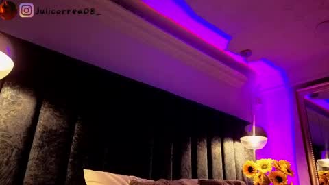 Snapshot of naylapot_ chatting on May 12, 11:18 am Juli online show from May 12, 11:18 am