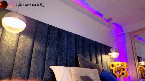 Snapshot of naylapot_ chatting on May 17, 5:05 am Juli online show from May 17, 5:05 am