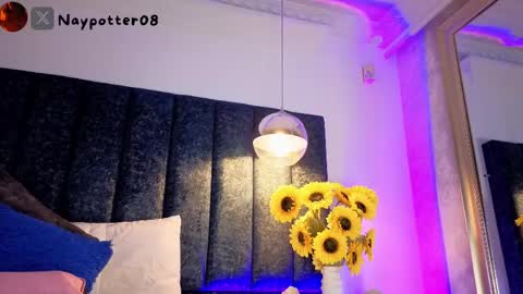 Snapshot of naylapot_ chatting on May 20, 11:27 am Juli online show from May 20, 11:27 am