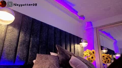 Snapshot of naylapot_ chatting on May 29, 2:59 pm Juli online show from May 29, 2:59 pm