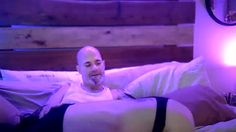 NC Bald And Beautiful online show from December 2, 9:03 am