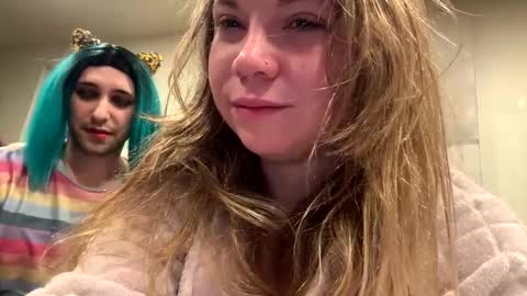 Snapshot of nealiana96 chatting on December 6, 6:48 am Nealiana online show from December 6, 6:48 am