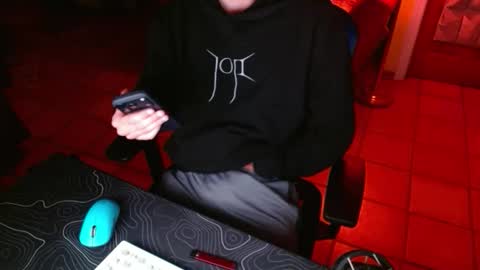 Snapshot of needanap00 chatting on April 5, 4:09 am tootired online show from April 5, 4:09 am