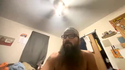 Snapshot of needu802318 chatting on May 5, 6:32 am Easy E online show from May 5, 6:32 am
