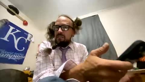 Snapshot of needu802318 chatting on August 4, 8:28 am Easy E online show from August 4, 8:28 am