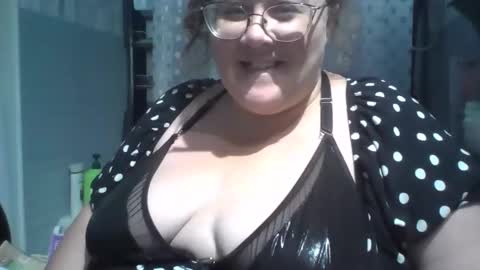 Snapshot of neekie88 chatting on June 7, 3:10 am neekie88 online show from June 7, 3:10 am