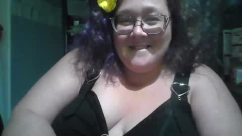 Snapshot of neekie88 chatting on August 8, 7:43 am neekie88 online show from August 8, 7:43 am