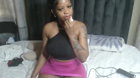 Snapshot of neeshaah chatting on April 26, 11:52 am Neeshaa online show from April 26, 11:52 am