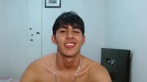 Snapshot of neithanzyn chatting on December 17, 10:43 pm Neithanzyn online show from December 17, 10:43 pm